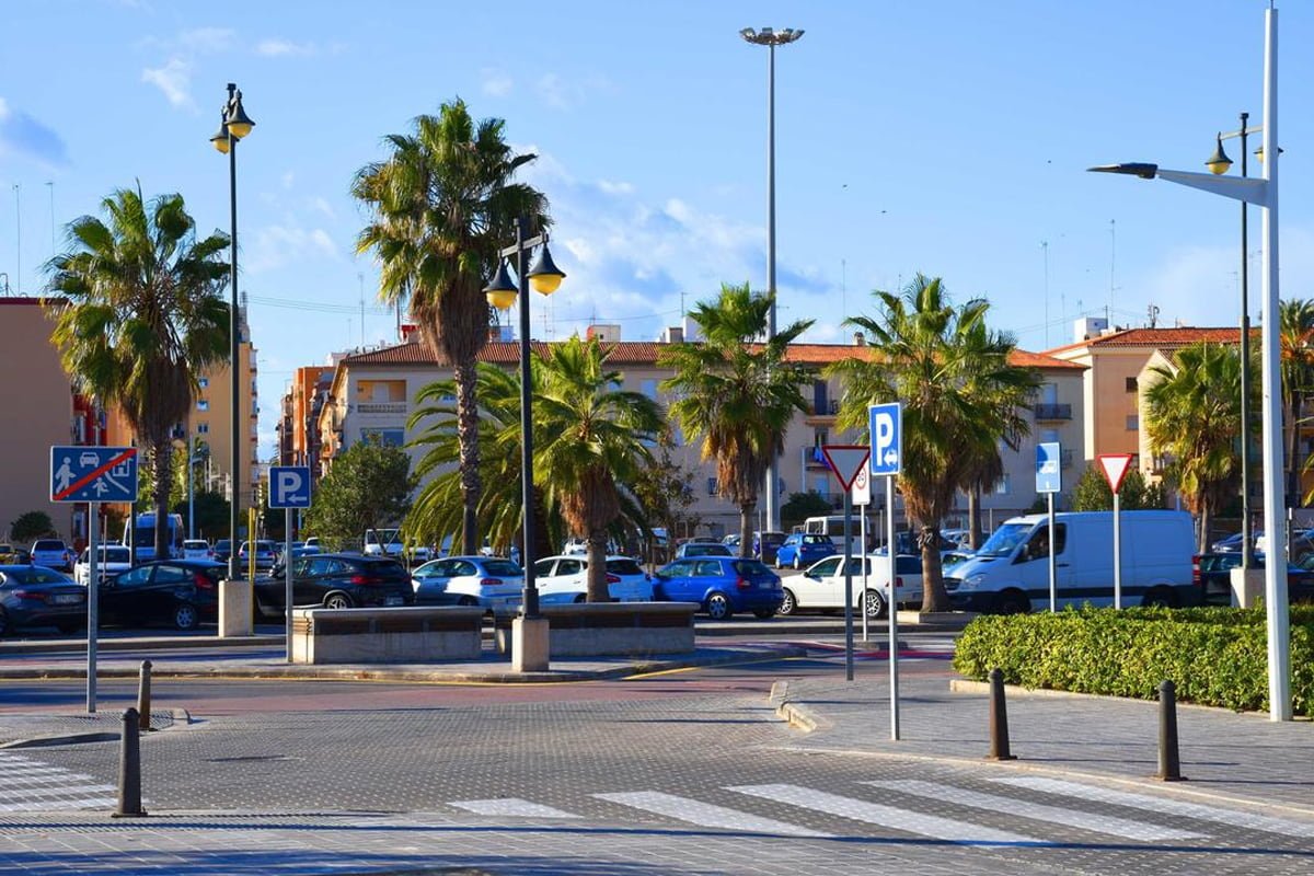 Ужесточение штрафов за парковку на автобусных полосах в Валенсии фото