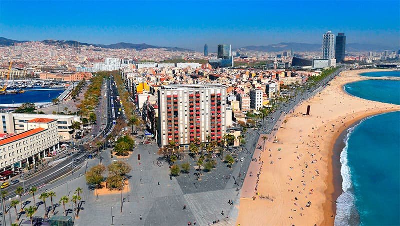 Пляж Барселонета фото