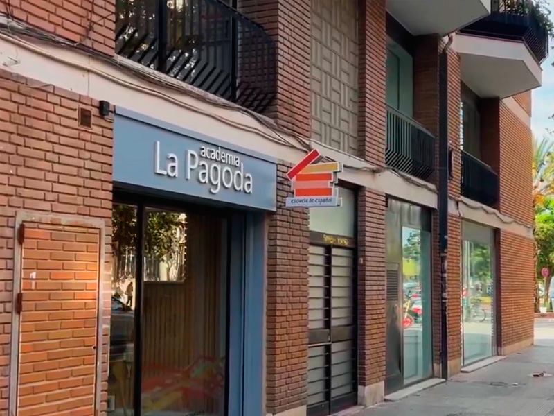 Языковая школа в Валенсии La Pagoda