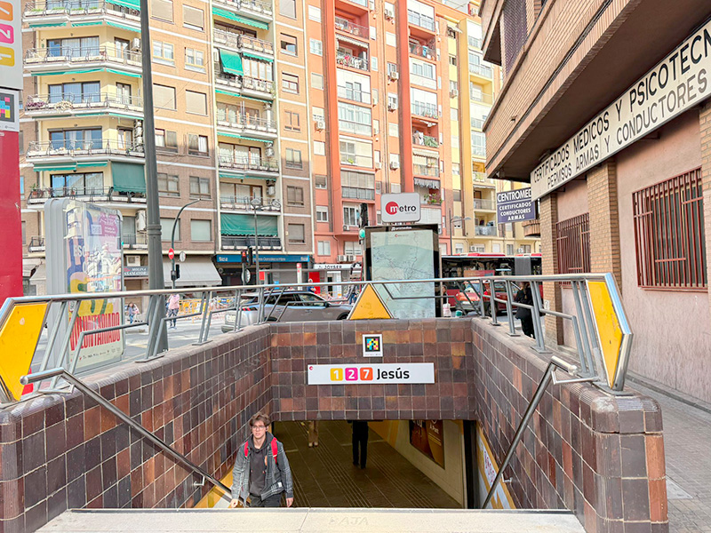 Станция метро Jesus