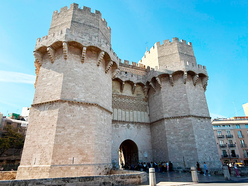 Башни Torres de Serranos в центре Валенсии