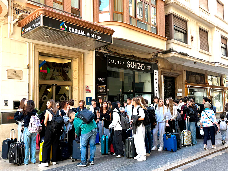 Группа туристов в Ciutat Vella