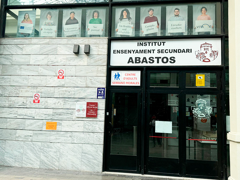 Средняя школа IES Abastos Valencia, Extramurs, Валенсия