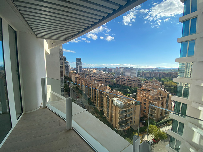 Вид из жилого здания IKON в квартале Campanar, Валенсия