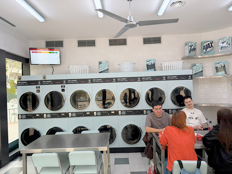 Необычная бургерная в Pla del Real