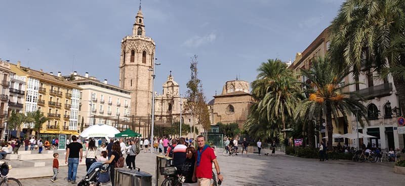 Кафедральный собор и площадь в Валенсии фото