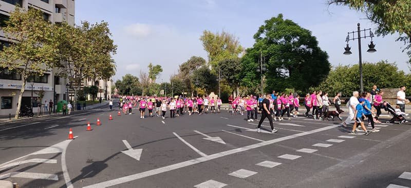 Население города Валенсия участвует в марафоне фото