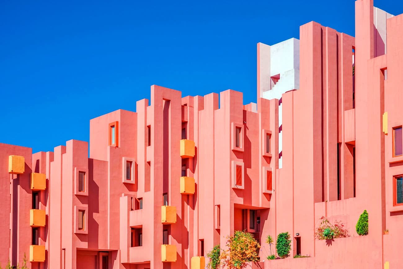 Красная стена — самое инстаграмное место в Испании