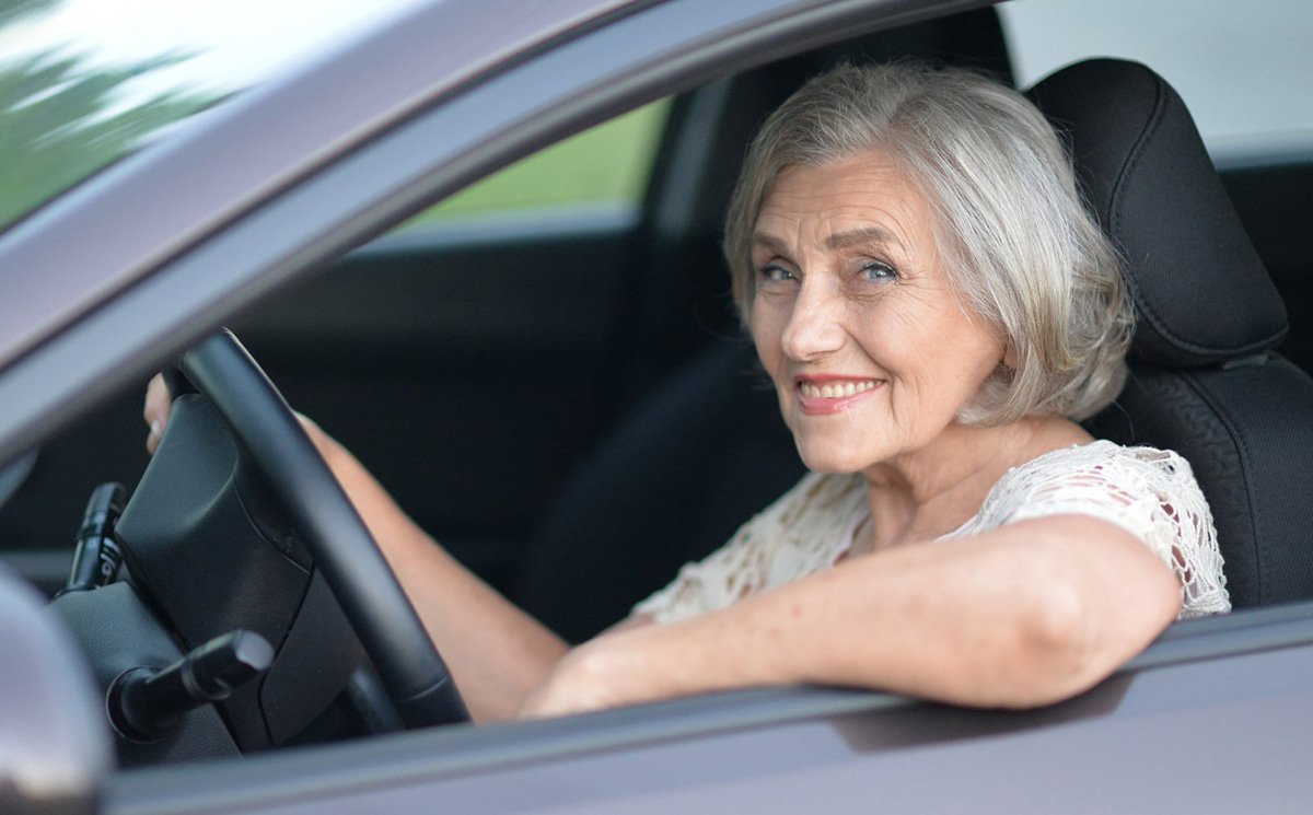 DGT уменьшает срок действия водительских прав для лиц старше 65 лет