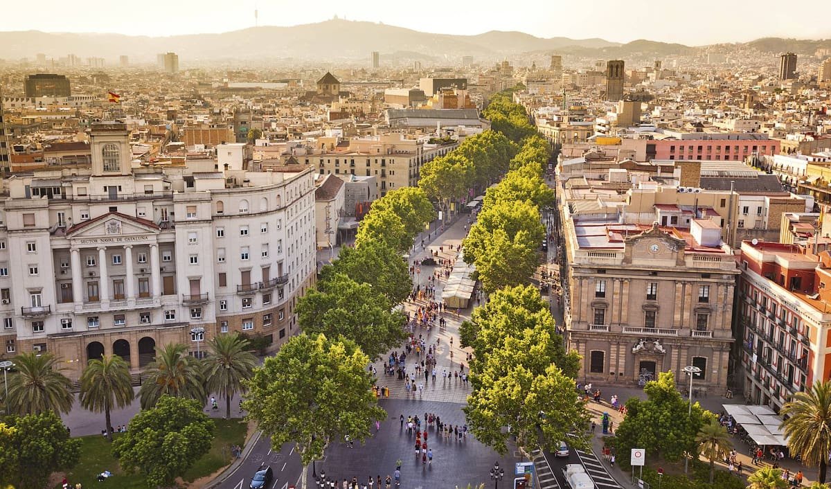 Барселона попала в топ городов мира для пеших прогулок