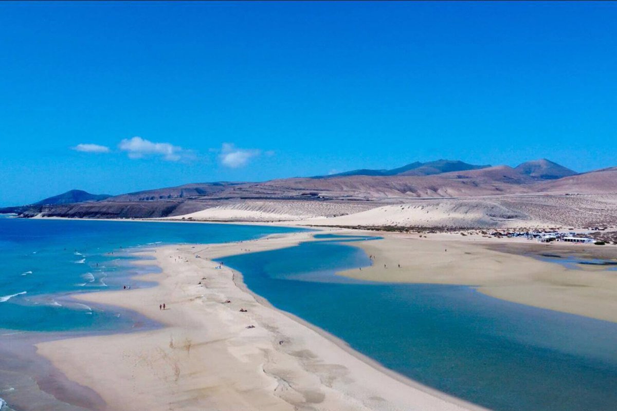 Испанский пляж Playa de Sotavento – уникальное чудо природы с двумя берегами