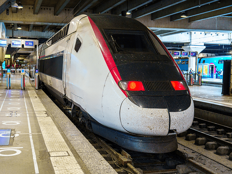 Renfe запускает распродажу: билеты AVE от 15 € и Avlo от 7 € – продажи с 8 января фото