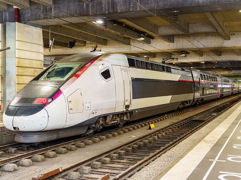 Renfe запустила карту поездов в реальном времени: можно отследить задержки и местоположение состава фото