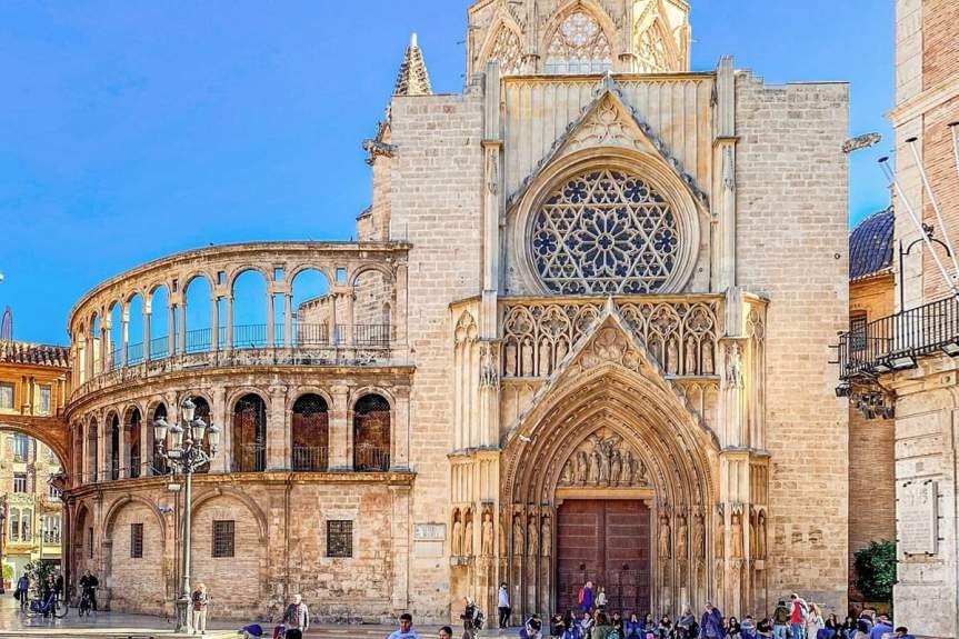 От прошлого к настоящему: История и загадки Кафедрального собора Валенсии фото