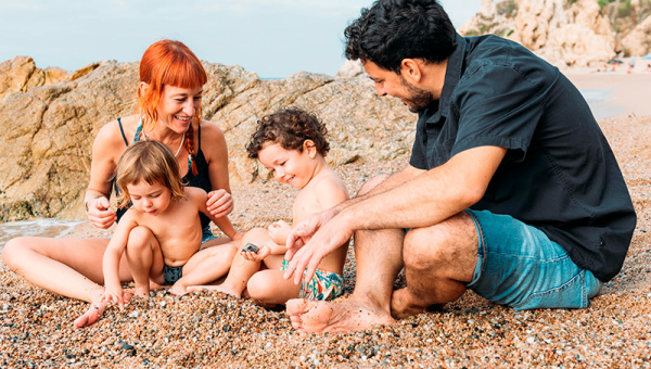 Семья цифрового кочевника в Испании: как перевезти по DNV супруга, детей, родителей – ВНЖ, сроки, требования, документы