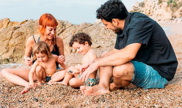 Семья цифрового кочевника в Испании: как перевезти по DNV супруга, детей, родителей – ВНЖ, сроки, требования, документы