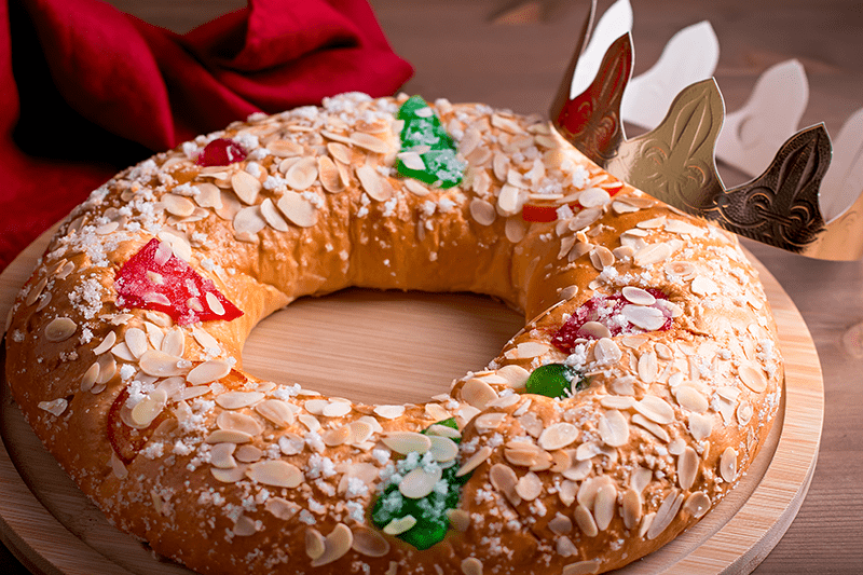 Roscón de Reyes – традиционный пирог на праздник Трех Королей в Испании: что это такое, история, особенности фото