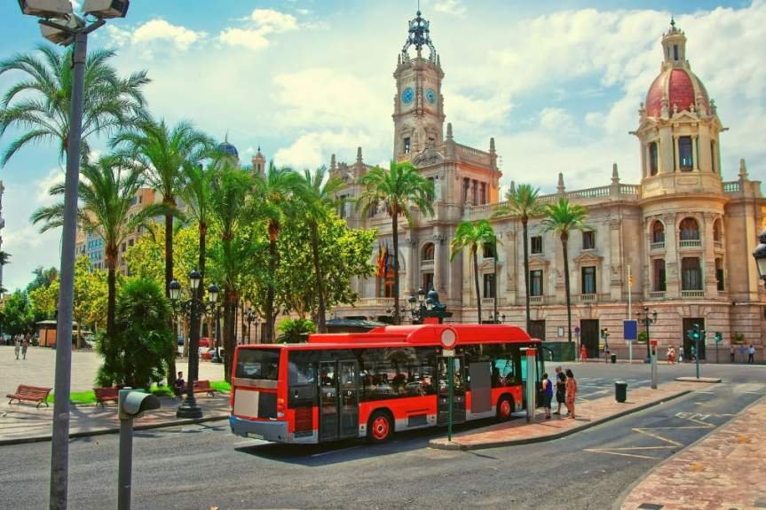 Транспорт в Валенсии будет бесплатным для молодежи фото