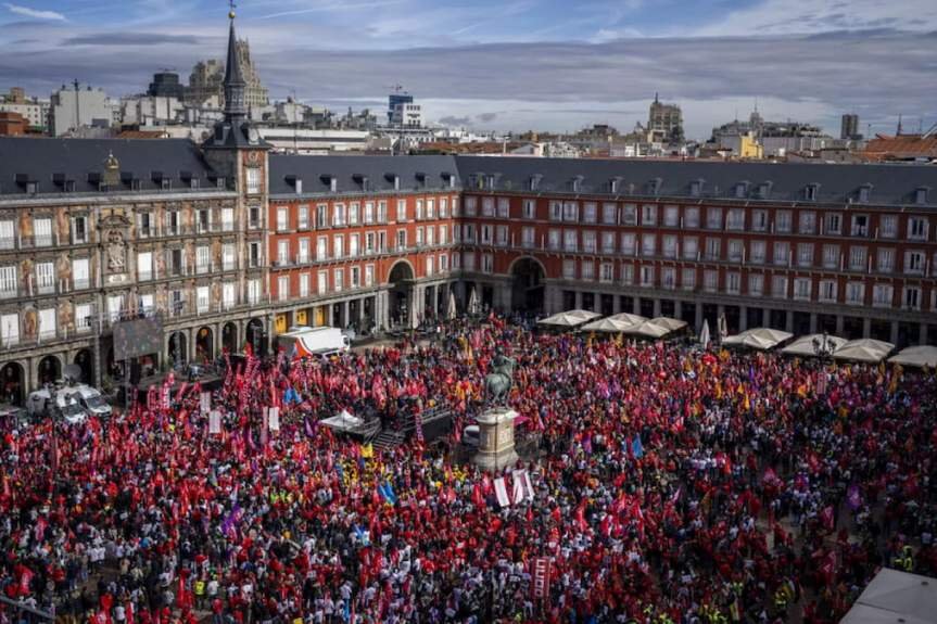 В Испании требуют увеличения минимальной зарплаты фото