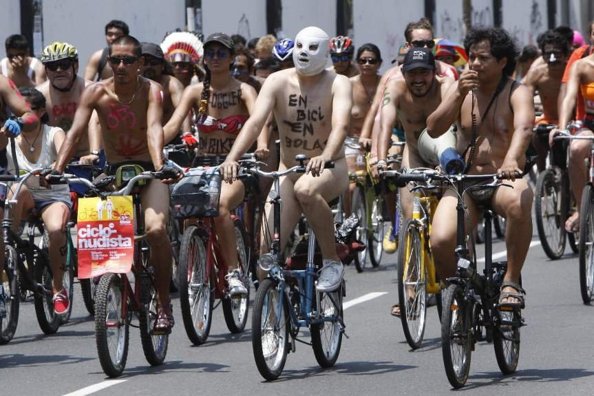 Голый протест велосипедистов фото