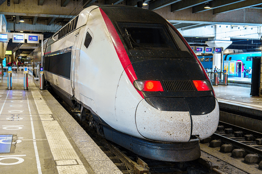 Поезд на железнодорожной станции