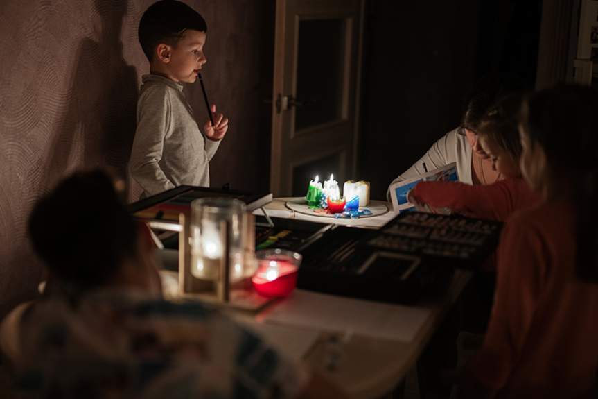 Семья в Испании во время блэкаута