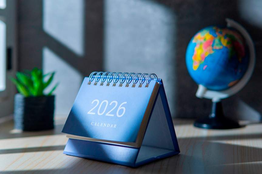 Календарь на 2026 год на столе