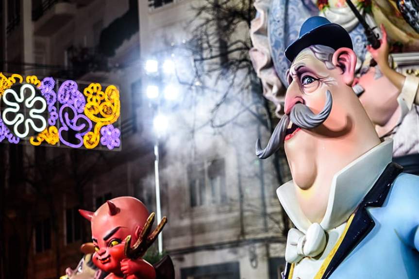 Скульптуры на празднике Fallas в Валенсии