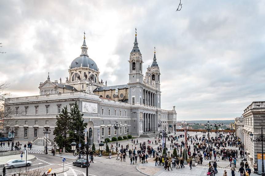 Вид на Мадрид и его жителей