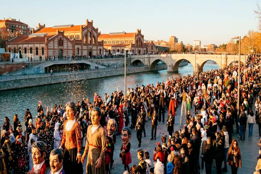 Карнавал в Мадриде 2026: полная программа, где смотреть парад и как попасть на «Похороны сардины» фото