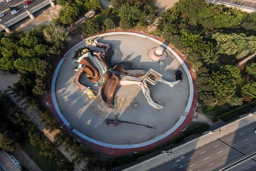 Старый парк Гулливер в русле Турии