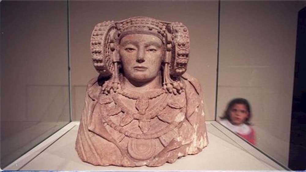 Скульптура иберийской дамой де Эльче
