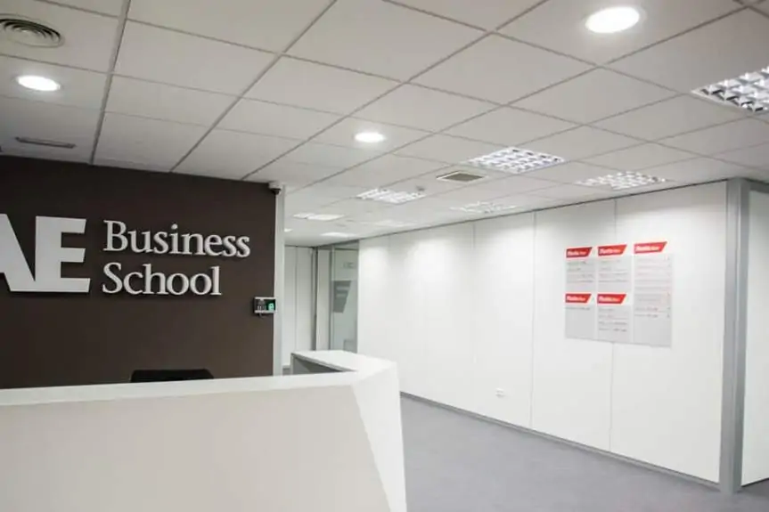 Обзор EAE Business School Barcelona: Превосходство в области бизнес-образования фото